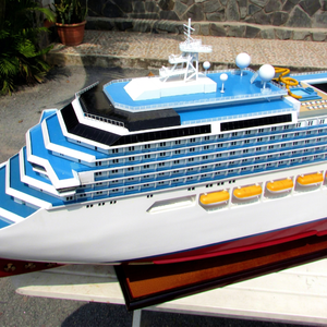 Modèle de bateau artisanal en bois COSTTA CONCORDIA, peint, décoration nautique pour les fêtes et cadeau - Product Image 1