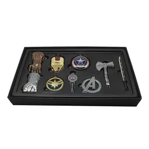9 unid/set Cosplay accesorios serie de películas Avengers Alliance martillo de Thor llavero Anime caja de regalo