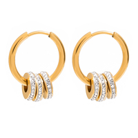 Vente en gros de boucles d'oreilles créoles en acier inoxydable plaqué or PVD 18 carats avec strass boucles d'oreilles Huggie classiques en or hypoallergénique