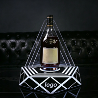 Support d'affichage de bouteille d'alcool en acrylique LED personnalisé, présentoir géométrique pour une seule bouteille avec logo personnalisé pour bar et présentation en magasin