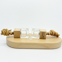 Bouteilles de diffuseur de parfum pour voiture en verre suspendu de forme carrée de 5 ml, 8 ml, 10 ml, vides, avec bouchon à vis en bois, sérigraphiées