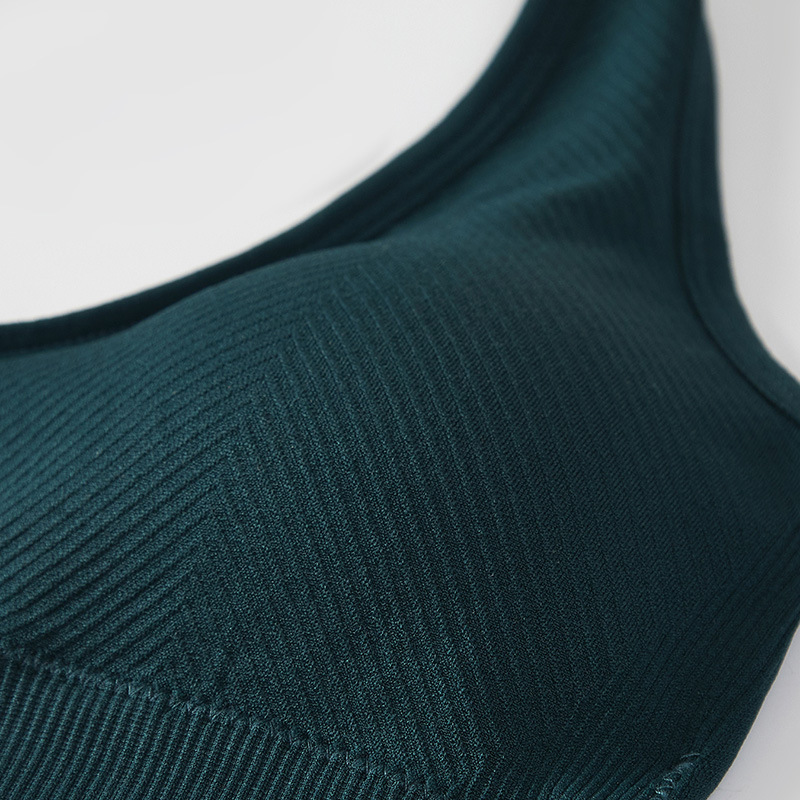 Halter-Neck Sports Bra (W6119): fabric, pocket and construction detail