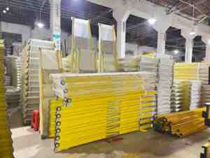 Şantiye için küpeşte ile endüstriyel mobil taşınabilir yalıtımlı fiberglas merdiven platformu portatif merdiven standı - Product Image 3