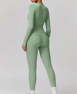 Женский спортивный комплект из 2 предметов - Product Image 5