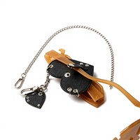 Vente en gros Nouveauté 2026 Clip de lunettes en cuir PU Saffiano en forme de cœur, porte-lunettes portable, porte-clés, usine OEM
