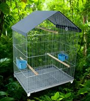 Grande volière de style maison avec toit incliné, plateau en plastique amovible, perchoirs et mangeoires pour petits perroquets - Métal moderne