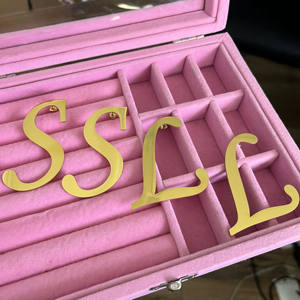 स प्रमाणन वैलेंटाइन डे उपहार व्यक्तिगत स्टेनलेस स्टील सोने की प्लेटिंग कस्टम बड़े अक्षर नाम प्रारंभिक स्टड इयररिंग्स - Product Image 1