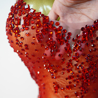 Robe de scène asymétrique rouge feu sexy avec strass et cristaux scintillants, longueur genou, sans traîne, soutien-gorge intégré, respirante, couleur bonbon, style Drag