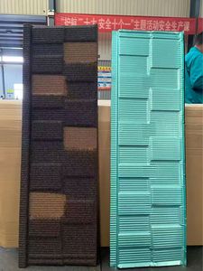 Tuiles de toiture en bois couleur café, revêtement pierre haute résistance 0,6 mm, <span class=keywords><strong>avec</strong></span> gouttière et panneau frontal - Product Image 3