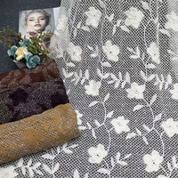 Tissu en dentelle florale 3D en chenille blanc brodé de fleurs en nid d'abeille pour robe et chemisier automne-hiver OEM