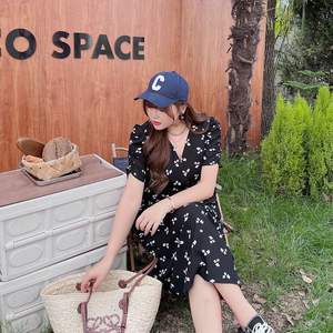 เดรสลายดอกคอวี รุ่น Runqi N8416 สีดำ แขนสั้น เอวธรรมชาติ สไตล์ลำลองสำหรับผู้หญิง ใส่ได้ทุกวัน สำหรับฤดูร้อน - Product Image 4