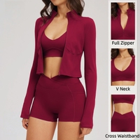 Ensemble 3 pièces confortable pour femme : soutien-gorge de sport à col en V, veste de yoga à manches longues et col montant, et short uni à séchage rapide avec effet push-up