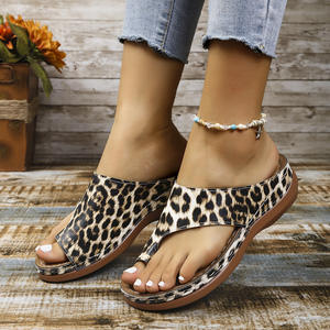 Sandales compensées <span class=keywords><strong>pour</strong></span> femmes d'été, sandales orthopédiques de qualité supérieure à bout ouvert, sandales vintage antidérapantes en cuir PU, chaussures plates décontractées <span class=keywords><strong>pour</strong></span> femmes, chaussures rétro - Product Image 1