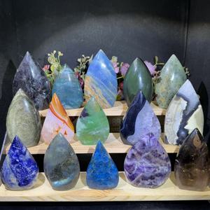 Adorno de Apatita Azul Cristalina Natural Kindfull, Cristal Curativo con Forma de Llama para Decoración del Hogar - Product Image 1