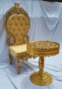 Chaise de salle à manger de luxe européenne en bois massif doré à dossier haut avec rembourrage, design intemporel pour villas et maisons de luxe - Product Image 2