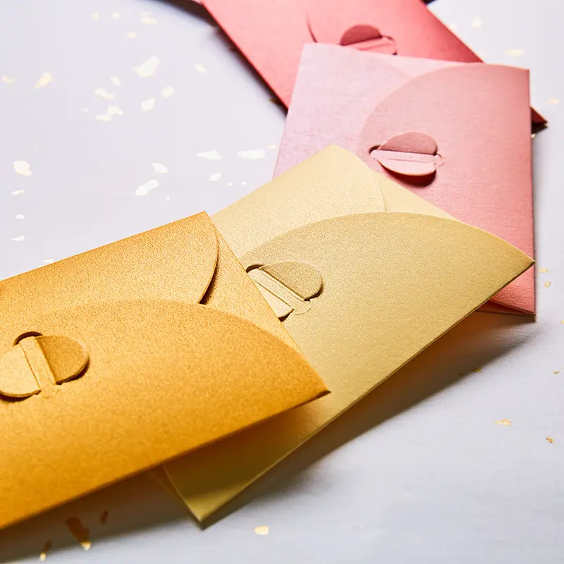 Amplop kemasan kartu hadiah Mini kertas warna-warni Kraft daur ulang dengan kancing hati penutup amplop kertas mini