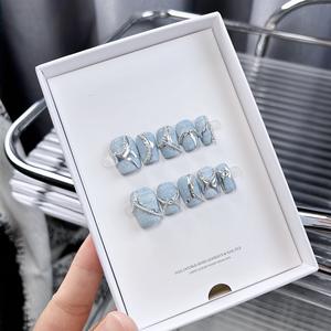 Uñas Postizas Cortas Cuadradas Hechas a Mano con Textura Vaquera Mate, Cristales Marquise y Línea Metálica Plateada, Uñas Estilo Y2K al por Mayor - Product Image 4