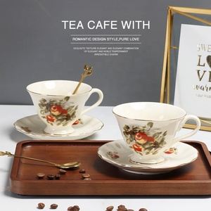 Promotion à prix réduit : Tasse à café en céramique motif pomme rouge rétro européenne avec bord doré et soucoupe - Product Image 5