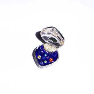 Colgante Spacehead con Diseño de Puntos Estrellados, Inspirado en el Minimalismo Cósmico, Joyería de Lujo Futurista con Circonita y Oro de 18K - Product Image 2