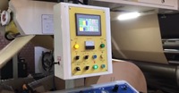 Machine automatique de raccordement de feuilles de carton ondulé pour la fabrication de carton