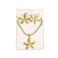 Ensemble de bijoux tendance pour femmes européennes et américaines, en acier inoxydable plaqué or, avec fleurs, papillons et cœurs, comprenant des boucles d'oreilles et un collier