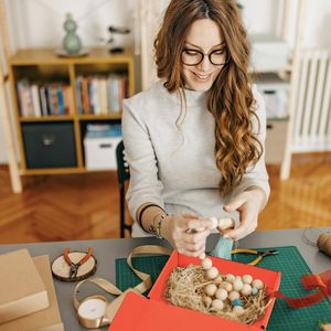 Trung Quốc Nhà máy trực tiếp nhỏ có thể tái chế các tông sóng vận chuyển hộp vô trùng gửi thư Quà Tặng Bao bì hộp - Product Image 5