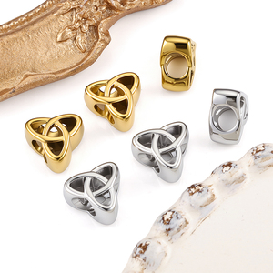Breloque en acier inoxydable plaqué or 18 carats personnalisée, nœud celtique creux, design entrelacé, sans ternissement, pour la fabrication de bijoux - Product Image 1