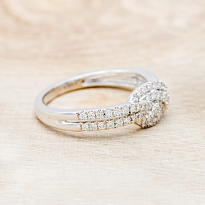 Anello decorativo a doppio strato con zirconi micro-incastonati e filo avvolto, ornamento per dita elegante e di nicchia per l'uso quotidiano. - Product Image 4