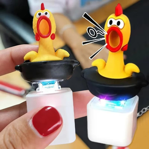 Divertido Llavero de Teclado con Botón de Pollo Gritón para Aliviar el Estrés - Product Image 2