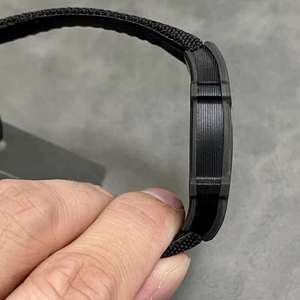 Montre mécanique haut de gamme en fibre de carbone, une montre mécanique hardcore en forme d'écorce audacieuse - Product Image 5