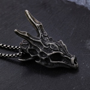 Collier unisexe en acier inoxydable avec pendentif tête de dragon vintage plaqué or 18 carats, vente en gros - Product Image 2