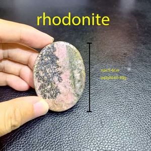 All'ingrosso pietra di lucidatura naturale di alta qualità Rhodonite palma piatta pietra per spirituale o decorazione - Product Image 3