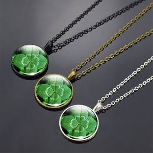 Colgante de trébol luminoso Regalo del día de San Patricio Joyería Collar de trébol de cuatro hojas de metal - Product Image 5