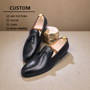 Mocasines de vestir de lujo hechos a mano para hombre, de cuero genuino, cómodos, con punta, diseño de borlas, sin cordones - Product Image 1