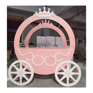 Carrozza di Zucca Bianca Liscia in PVC con Cavallo per Decorazioni Matrimoniali Stile Cenerentola - Product Image 5
