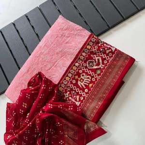 ส่าหรีผ้าไหมลายปาโตลาสีชมพูหรูหราพร้อมมารูนพัลลูและลวดลายแบบดั้งเดิม georgette Saree สำหรับงานแต่งงานและงานปาร์ตี้ - Product Image 4