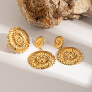 ต่างหูแบบห้อย สแตนเลสชุบทอง ดีไซน์ดอกไม้เกลียว เครื่องประดับสำหรับงานปาร์ตี้ ลวดลายเรขาคณิต เครื่องประดับแฟชั่น - Product Image 3