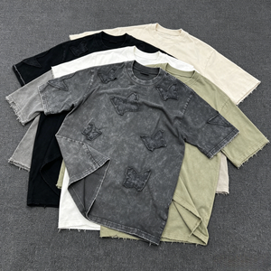 Camiseta de Algodón para Hombre con Apliques Bordados Personalizados al por Mayor, Diseño Personalizado, Fabricante de Camisetas con Estampado Desgastado - Product Image 1