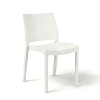 Chaise de salle à manger empilable en plastique noir mat, dossier creux, en PP imperméable, pour projets de restaurants, hôtels et cafés (vente en gros)