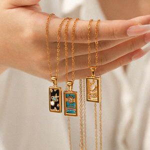 <span class=keywords><strong>Collana</strong></span> Vintage Rettangolare in Acciaio Inossidabile <span class=keywords><strong>con</strong></span> Zirconi e <span class=keywords><strong>Iniziale</strong></span>, Ciondolo Impermeabile <span class=keywords><strong>con</strong></span> <span class=keywords><strong>Iniziale</strong></span> a Carta dei Tarocchi in <span class=keywords><strong>Oro</strong></span> 18K su Catena a Maglie - Product Image 3