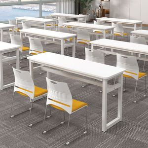 Conjunto de mesa y silla de entrenamiento para aula escolar, duradero, resistente a las manchas, blanco con asiento amarillo - Product Image 1