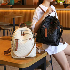 Mochila AndoBag para Mujer, de Cuero Vacuno Genuino, con Doble Cierre, para Viaje, Modelo 8278-2 - Product Image 3