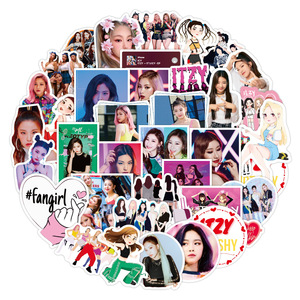50PCS Grupo coreano cantante popular foto miembro completo ITZY pegatina - Product Image 3