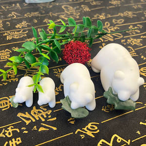 Orso di giada bianco di cristallo della famiglia dell'orso di marmo bianco fatto a mano all'ingrosso - Product Image 1