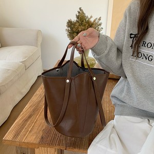 Bolso Tipo Cubo Retro Estilo Coreano para Mujer, Color Marrón Oscuro, Gran Capacidad, Cierre Magnético, Resistente al Agua, Bolso de Hombro para Uso Diario - Product Image 3
