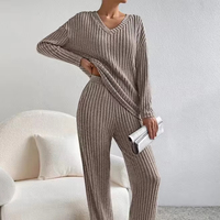Chandail d'hiver pour filles et femmes 2pcs ensembles de vêtements de maison couleur unie pantalon droit tempérament ample rayure col en V costume tricoté côtelé