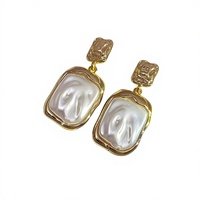 Vente en gros de nouvelles boucles d'oreilles à clous en or plaqué or et perles, boucles d'oreilles tendance, bijoux pour femmes pour les fêtes et les cadeaux