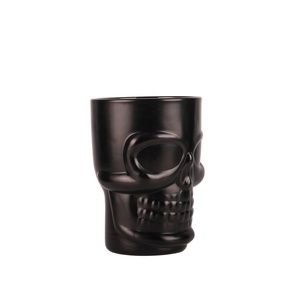 Vaso de cristal de color negro con forma de calavera inusuales - Product Image 3