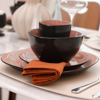 Service de table en grès émaillé brossé à la main, motif tourbillon noir et rose, 16 pièces, compatible micro-ondes et lave-vaisselle, idéal pour les fêtes et comme cadeau
