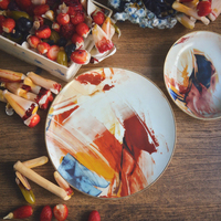 Service de vaisselle en céramique abstraite à l'aquarelle avec bord doré, assiettes en porcelaine colorées pour la décoration de table de banquet de mariage